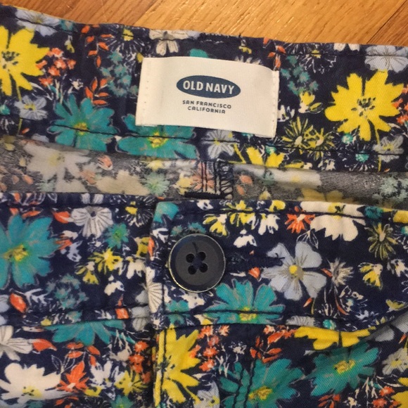 Floral and Green Shorts - Picture 4 of 7